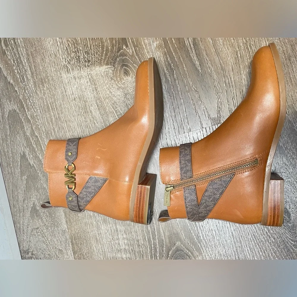 Michael Kors Women's Farrah Flat Brown‎ Ankle Booties Size 6.5